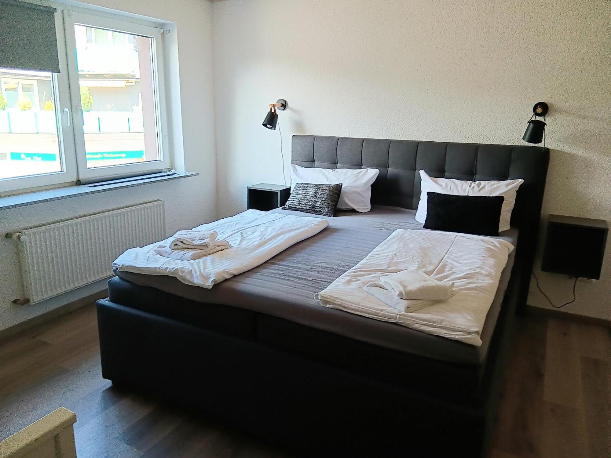 Aparthotel Harlekin Виллинген Экстерьер фото